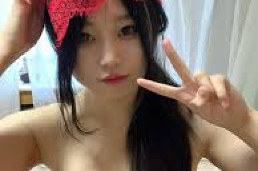 叶珂打破沉默！生女后分手内幕曝光黄晓明感情生活被深扒
